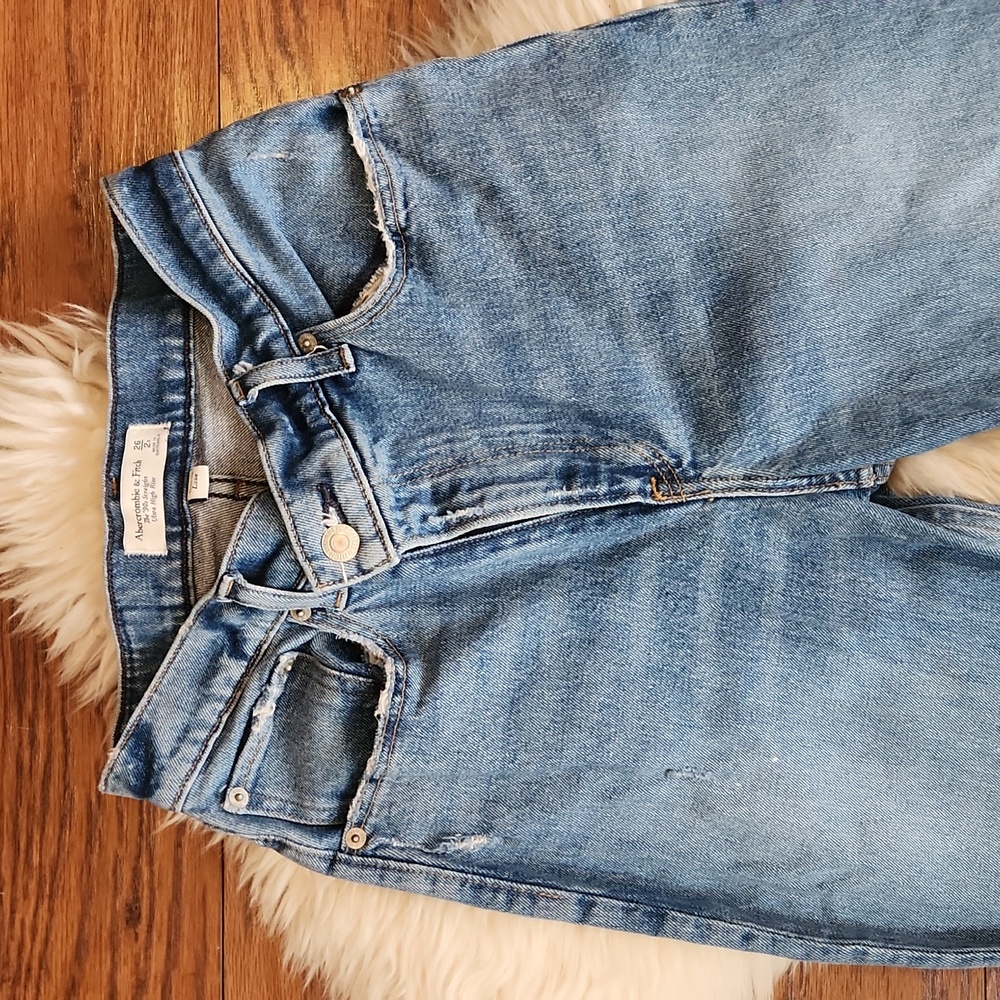 Abercrombie & Fitch 90's Straight Leg Medium Wash Jeans - Picture 3 of 6